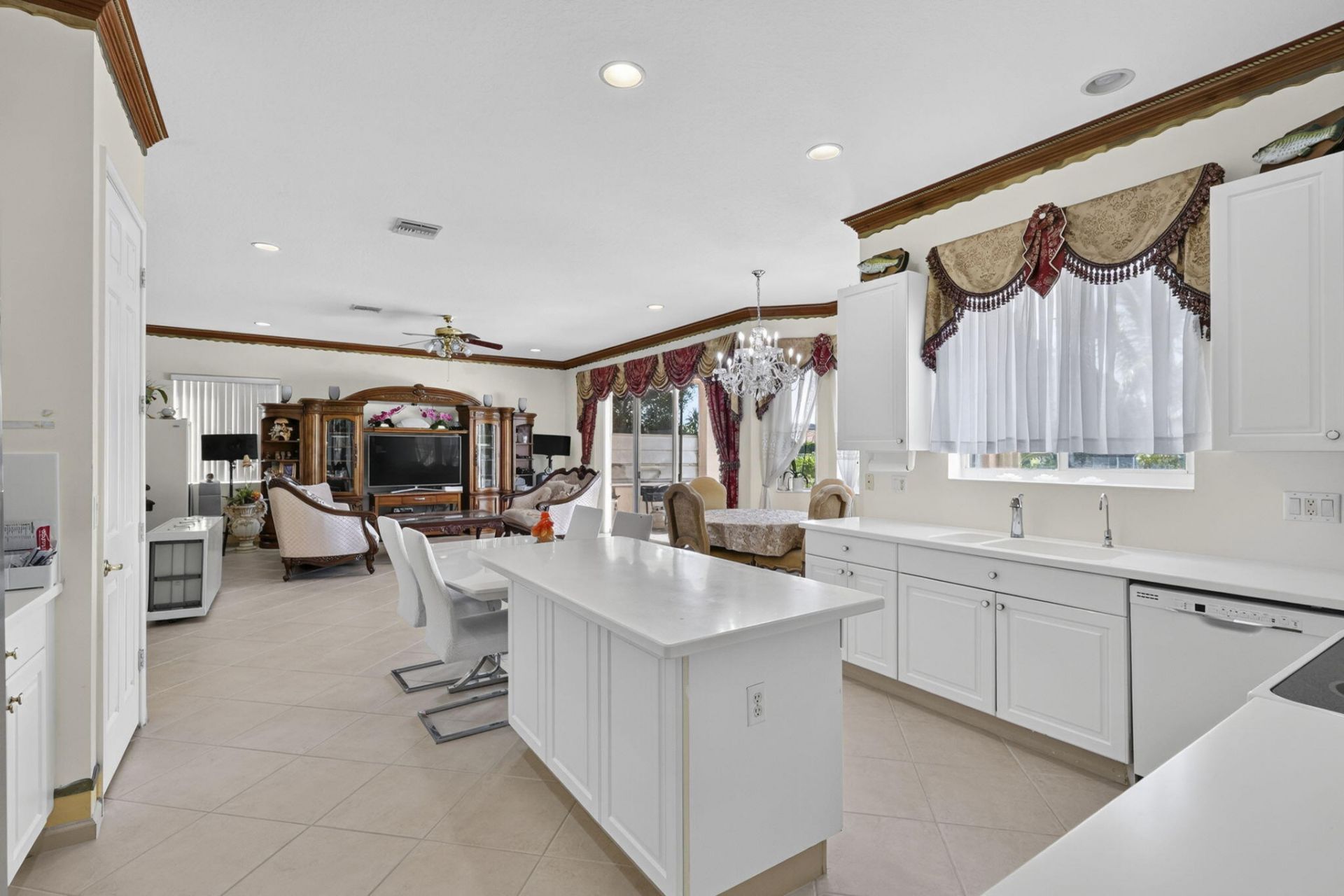 120 Isola Circle, Royal Palm Beach, FL 33411 Photo