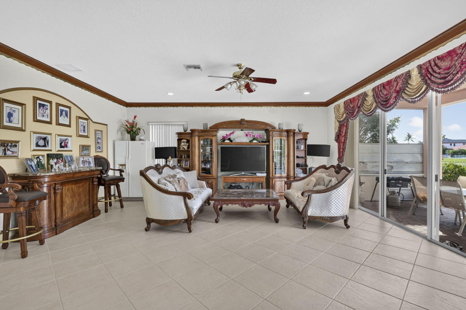 120 Isola Circle, Royal Palm Beach, FL 33411 Photo