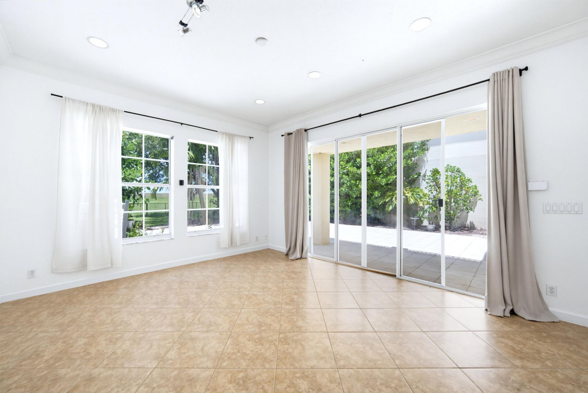 6679 NW 128th Way, Parkland, FL 33076 Photo