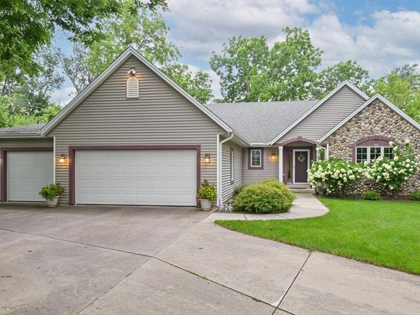 W765 Potters CIRCLE, East Troy, WI 53120