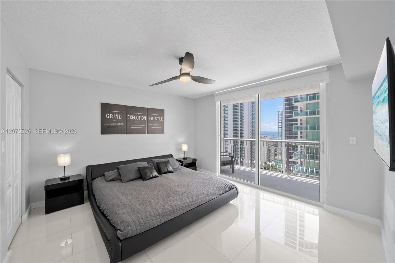 1200 Brickell Bay Dr, Unit 2205, Miami, FL 33131 Photo
