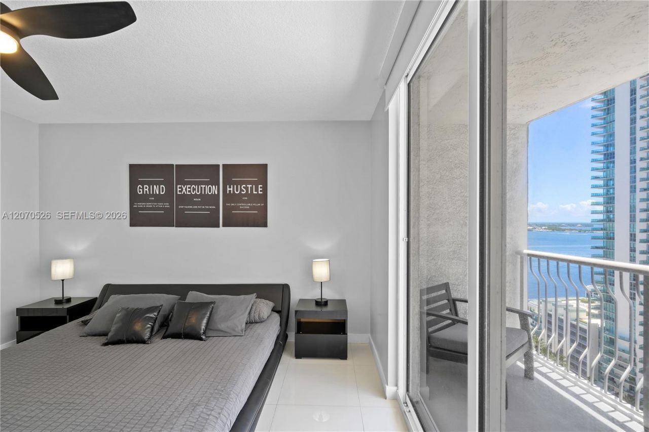 1200 Brickell Bay Dr, Unit 2205, Miami, FL 33131 Photo