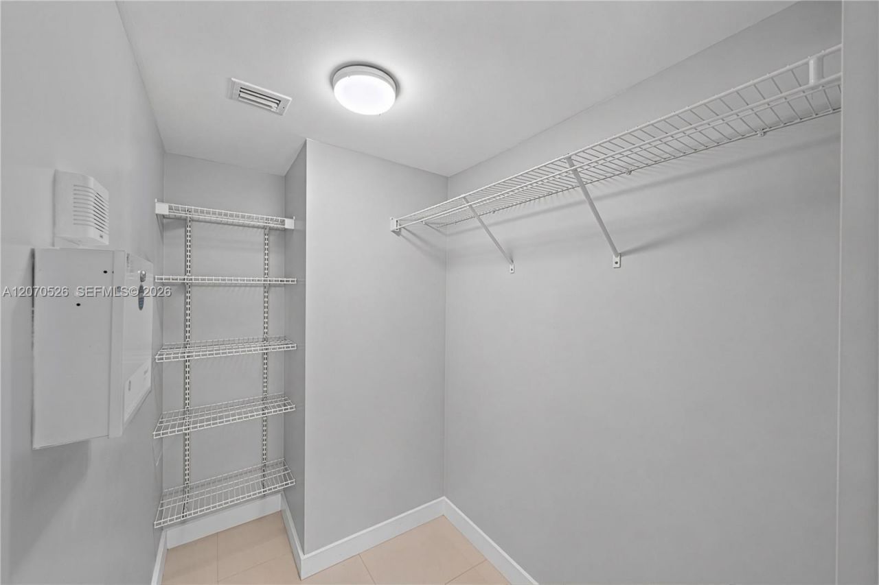 1200 Brickell Bay Dr, Unit 2205, Miami, FL 33131 Photo