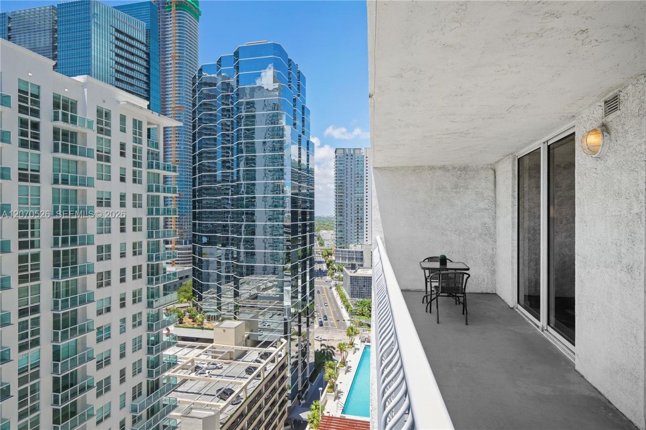 1200 Brickell Bay Dr, Unit 2205, Miami, FL 33131 Photo