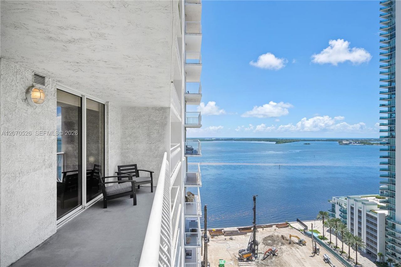 1200 Brickell Bay Dr, Unit 2205, Miami, FL 33131 Photo