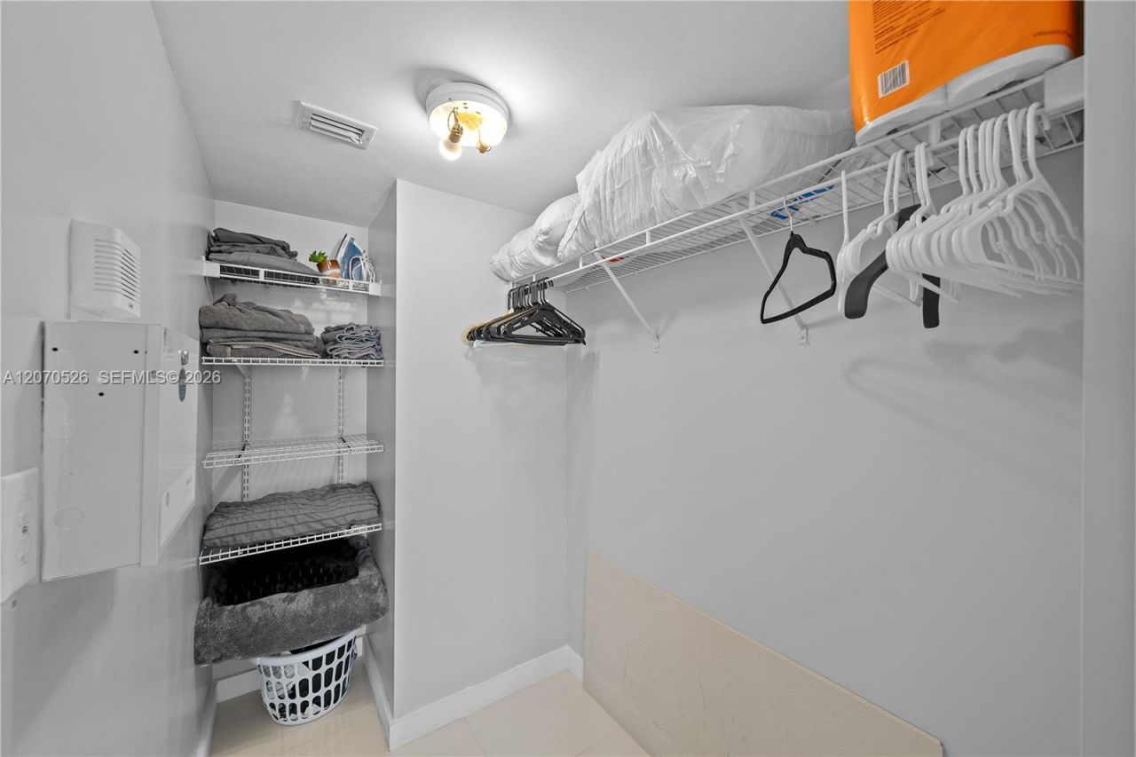 1200 Brickell Bay Dr, Unit 2205, Miami, FL 33131 Photo