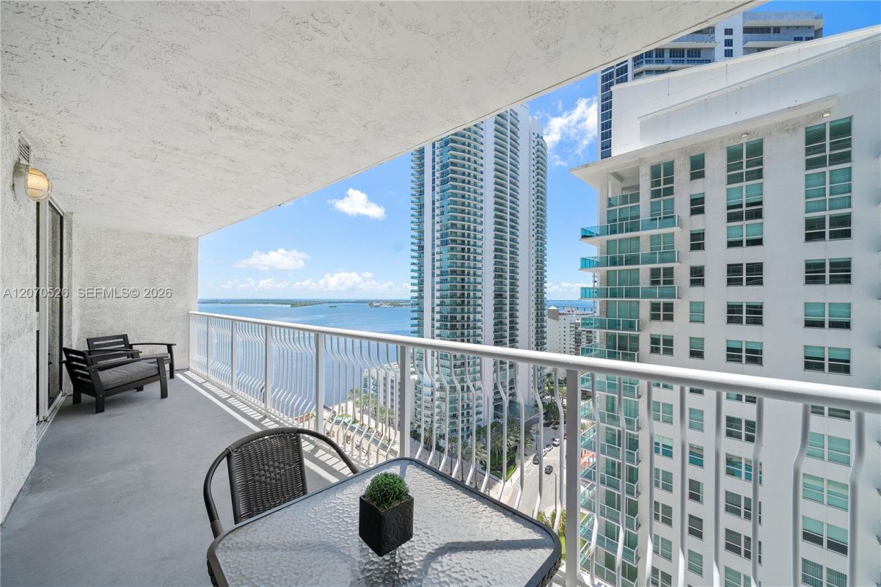 1200 Brickell Bay Dr, Unit 2205, Miami, FL 33131 Photo