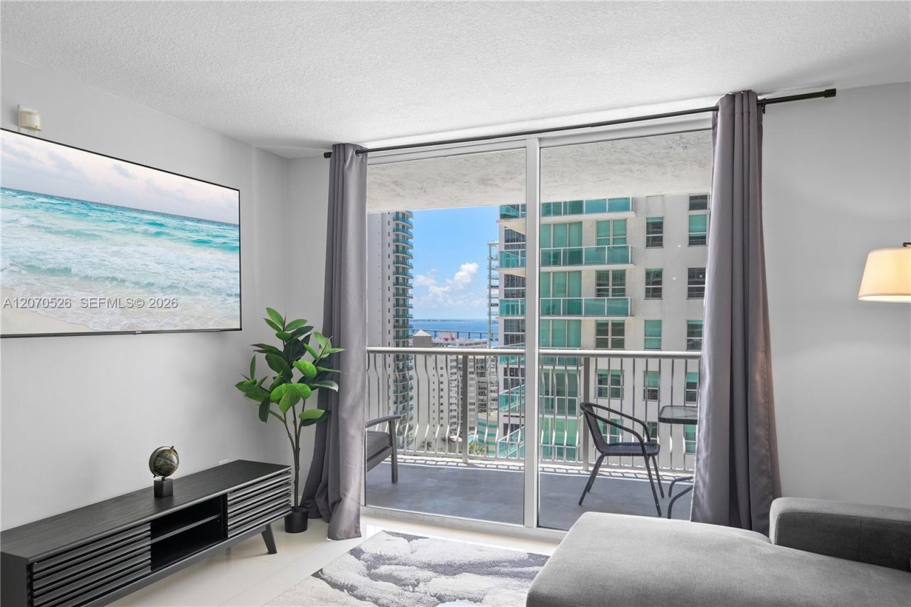 1200 Brickell Bay Dr, Unit 2205, Miami, FL 33131 Photo