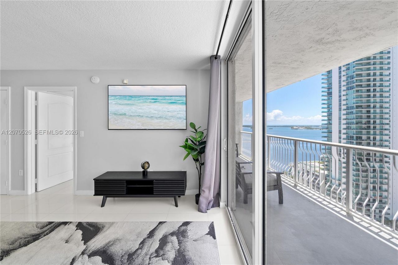 1200 Brickell Bay Dr, Unit 2205, Miami, FL 33131 Photo