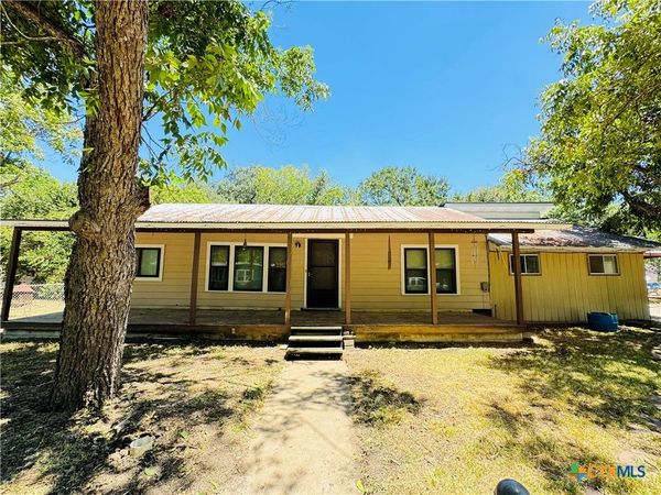817 N Goodrich Street, Seguin, TX 78155