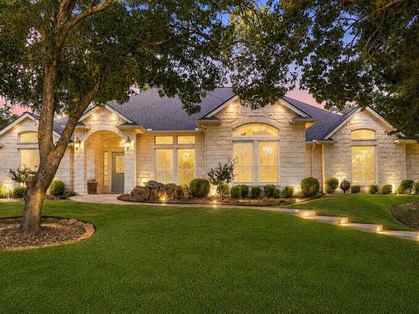144 Saddle Brook Drive, Hudson Oaks, TX 76087
