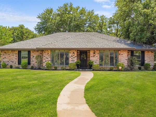 2323 Brookside Drive, Arlington, TX 76012