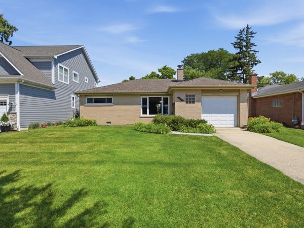 13 S School Street , Mount Prospect, IL 60056