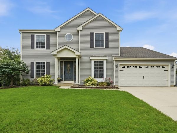 49 Mckinley Lane , Streamwood, IL 60107