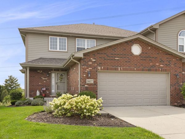 9437 Parkwood Lane, Tinley Park, IL 60487