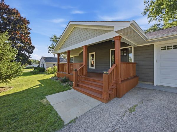 4220 Ponca Street , McHenry, IL 60050