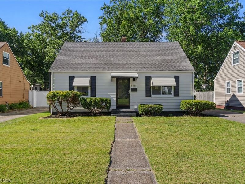 25291 Richards Avenue, Euclid, OH 44132 Photo 2
