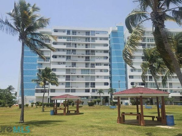 1 TORRE, Unit 8Q, Fajardo, PR 00740
