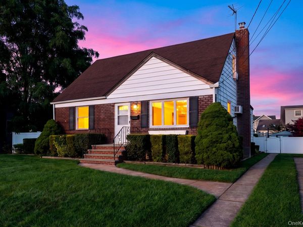2357 Atlantic Boulevard , Wantagh, NY 11793