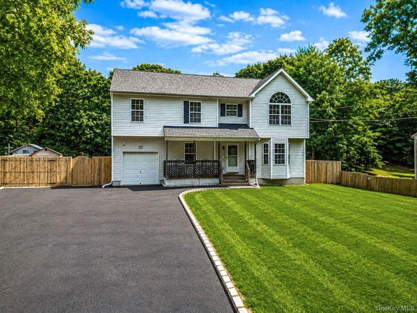 10 Cedar Lane , Medford, NY 11763