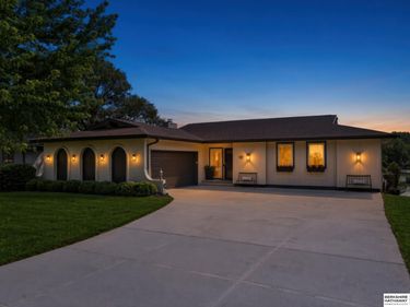 527 Waterloo Drive, Waterloo, NE 68069