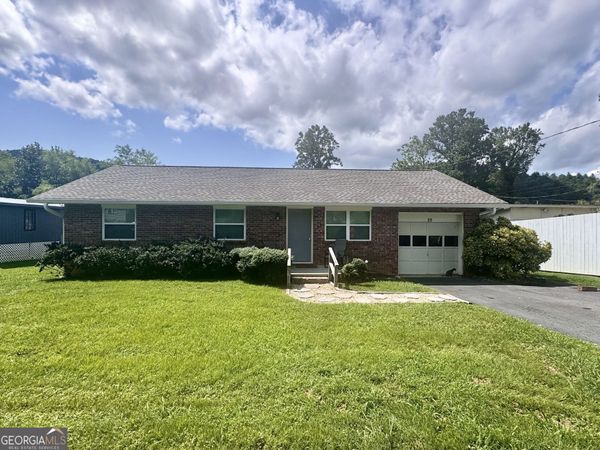 29 Fisher Avenue, Clayton, GA 30525
