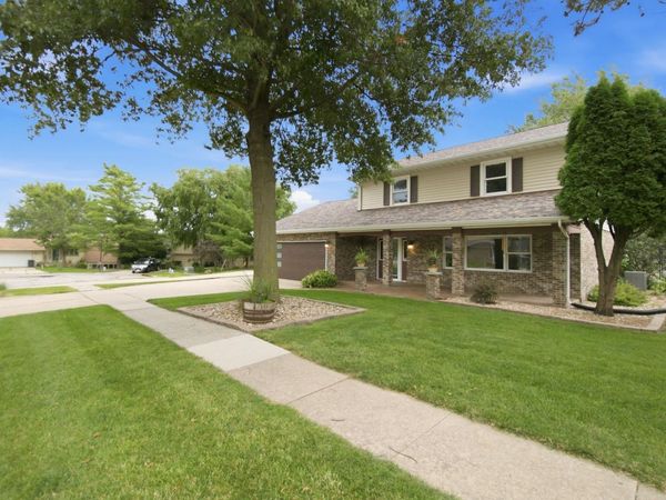 1417 Oakcrest Drive, Waterloo, IA 50701