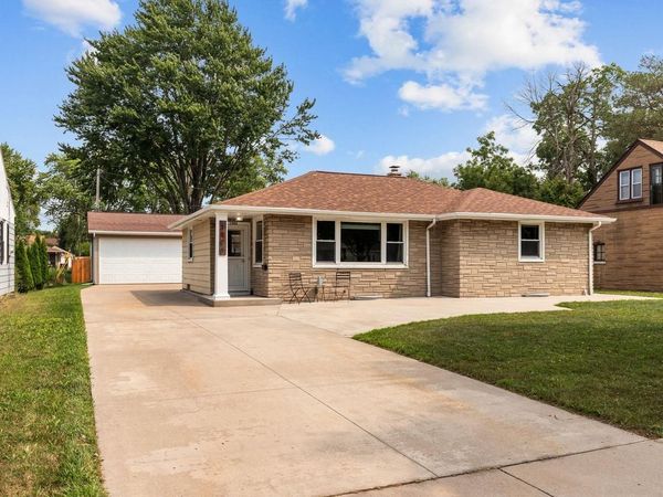 1906 S MEMORIAL DRIVE, Appleton, WI 54915