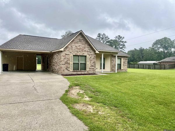 21253 Carson Rd, Pride, LA 70770
