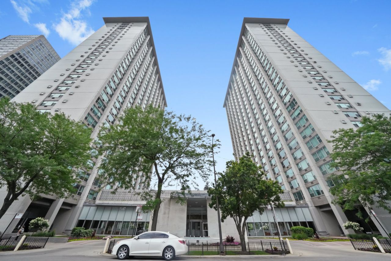 3600 N Lake Shore Drive, Unit 2807, Chicago, IL 60613 Main Photo