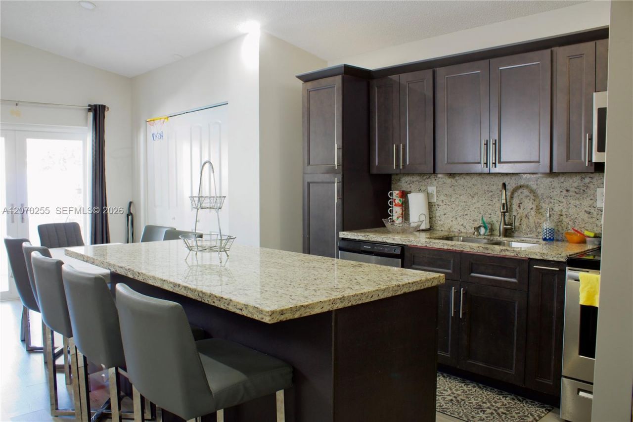 2732 W 68th Pl , Hialeah, FL 33016 Photo