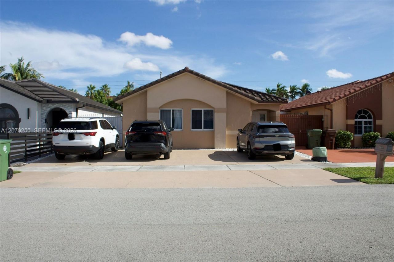 2732 W 68th Pl , Hialeah, FL 33016 Photo