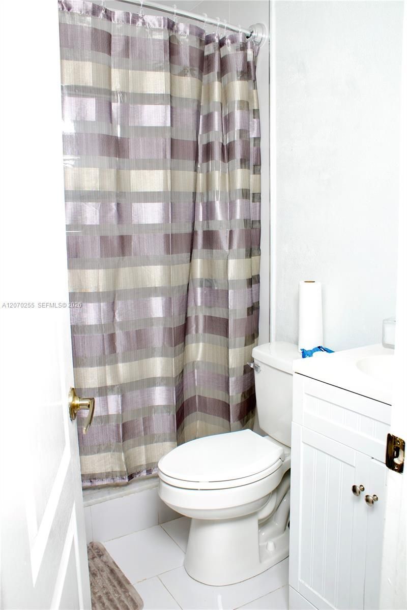 2732 W 68th Pl , Hialeah, FL 33016 Photo