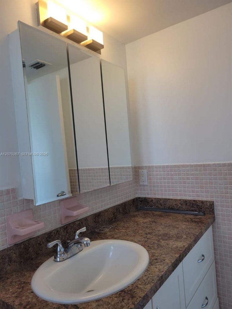 7620 Carlyle Ave , Unit 604, Miami Beach, FL 33141 Photo
