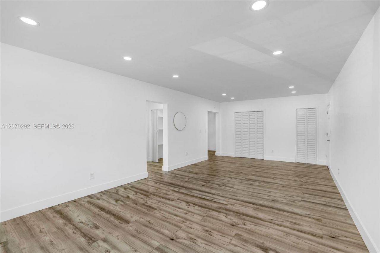 2250 Bay Dr, Unit 7, Miami Beach, FL 33141 Photo