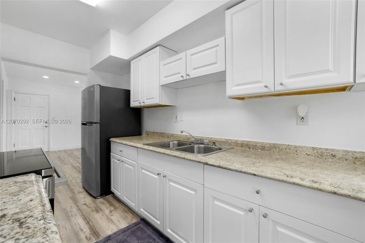 2250 Bay Dr, Unit 7, Miami Beach, FL 33141 Photo