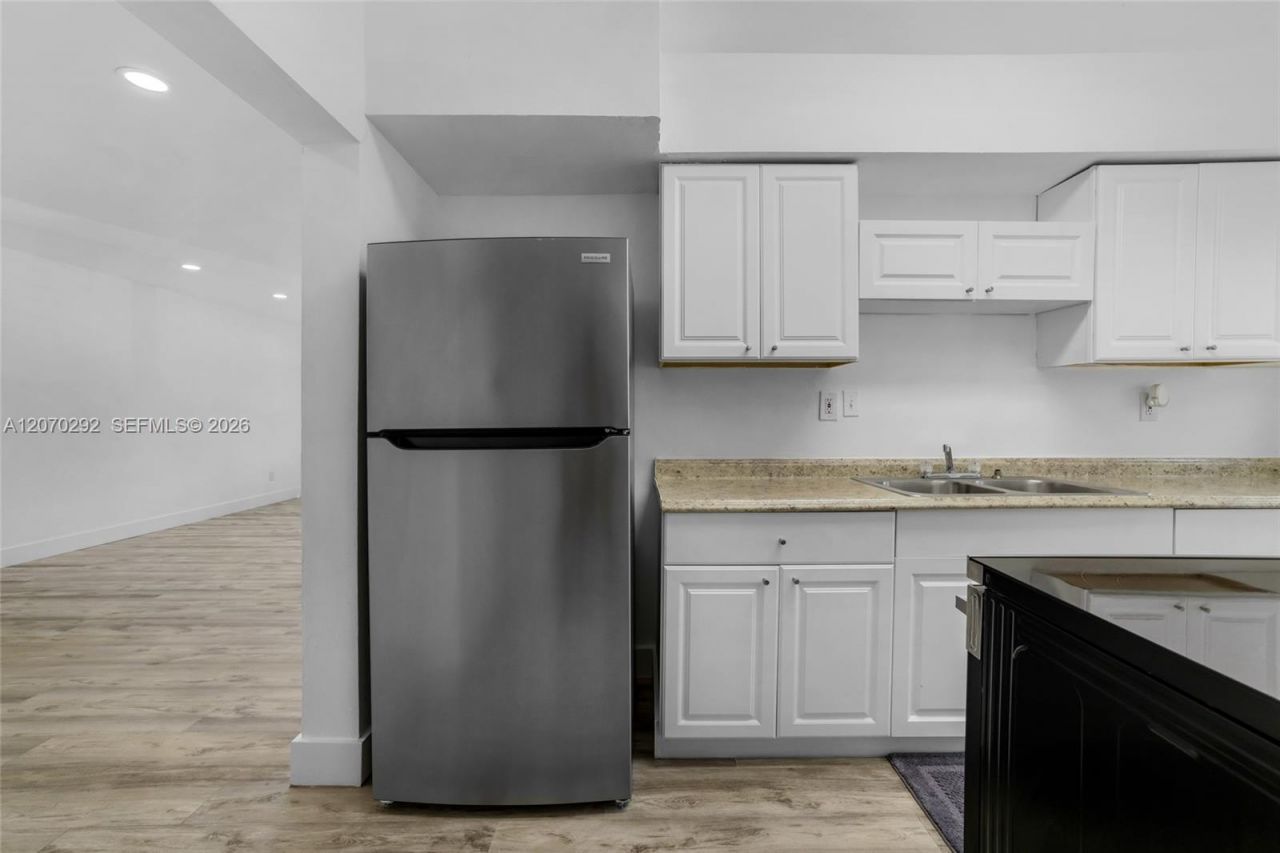 2250 Bay Dr, Unit 7, Miami Beach, FL 33141 Photo