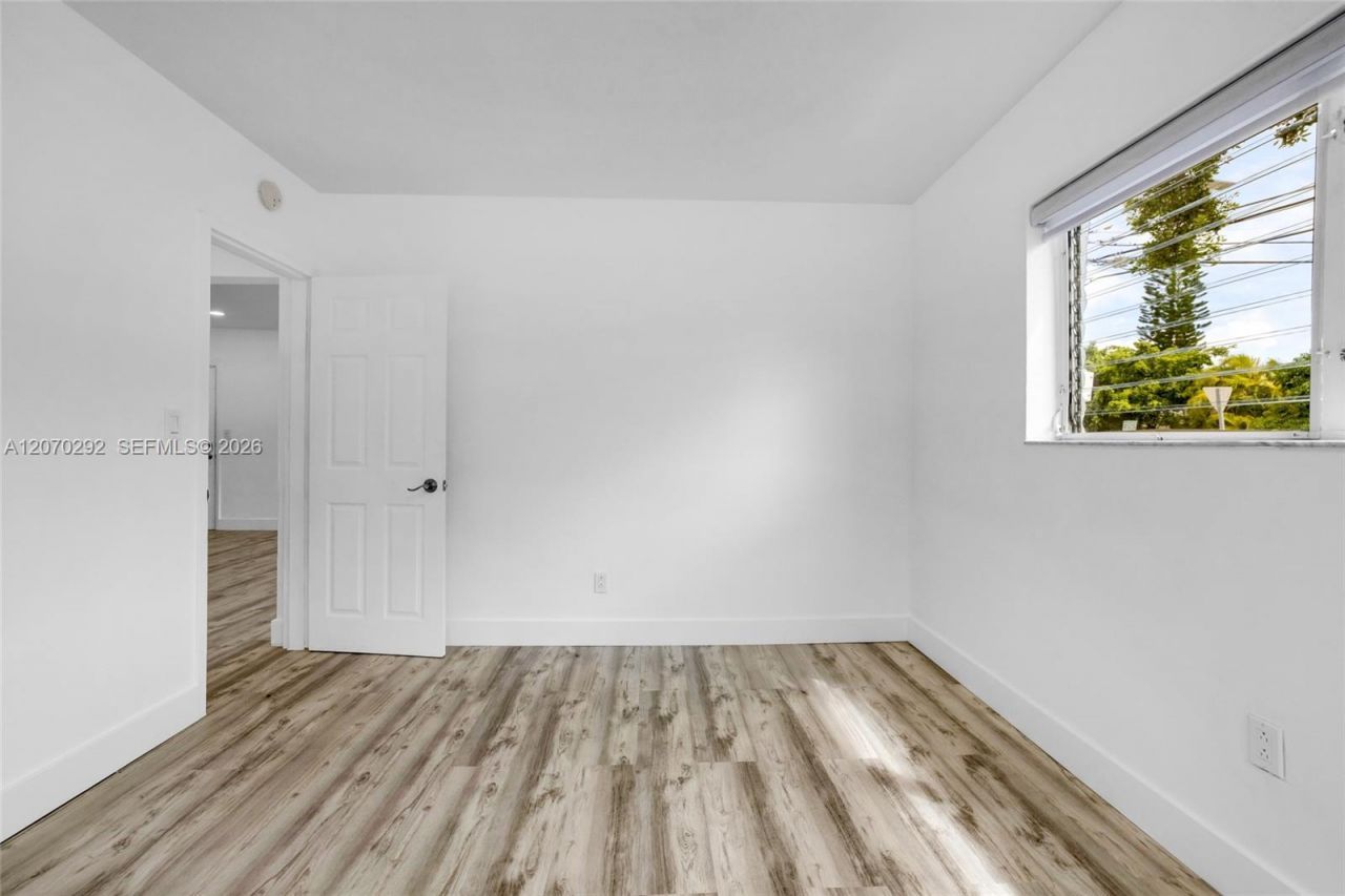 2250 Bay Dr, Unit 7, Miami Beach, FL 33141 Photo