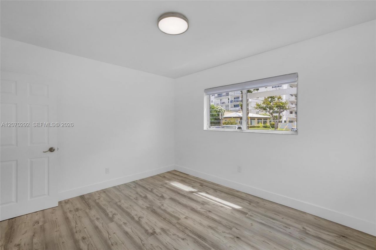 2250 Bay Dr, Unit 7, Miami Beach, FL 33141 Photo