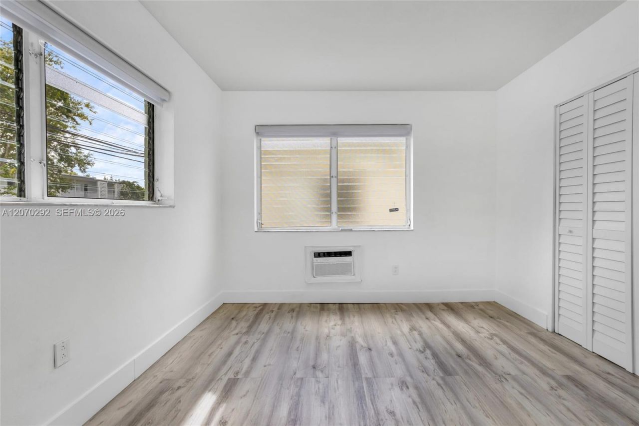 2250 Bay Dr, Unit 7, Miami Beach, FL 33141 Photo