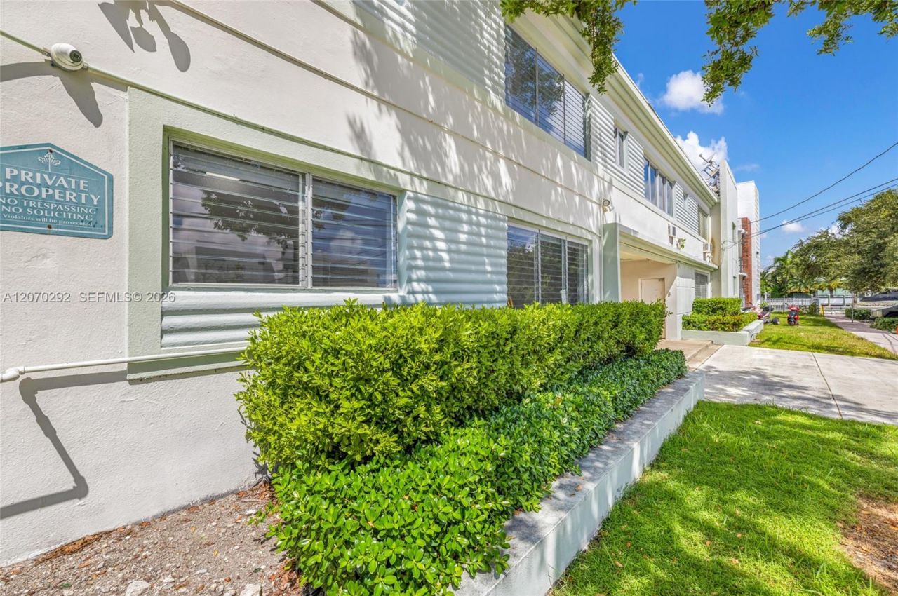 2250 Bay Dr, Unit 7, Miami Beach, FL 33141 Photo