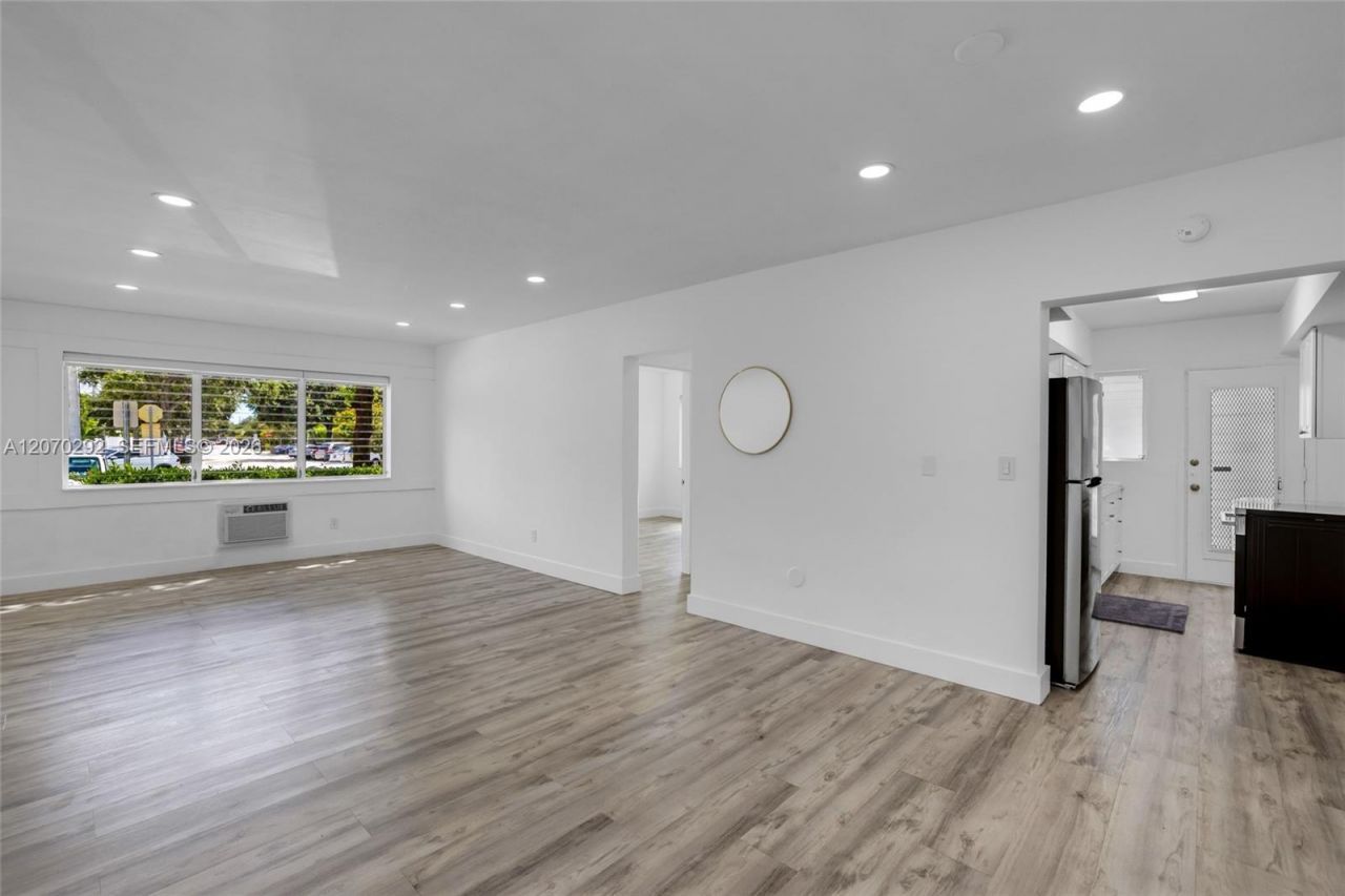2250 Bay Dr, Unit 7, Miami Beach, FL 33141 Photo