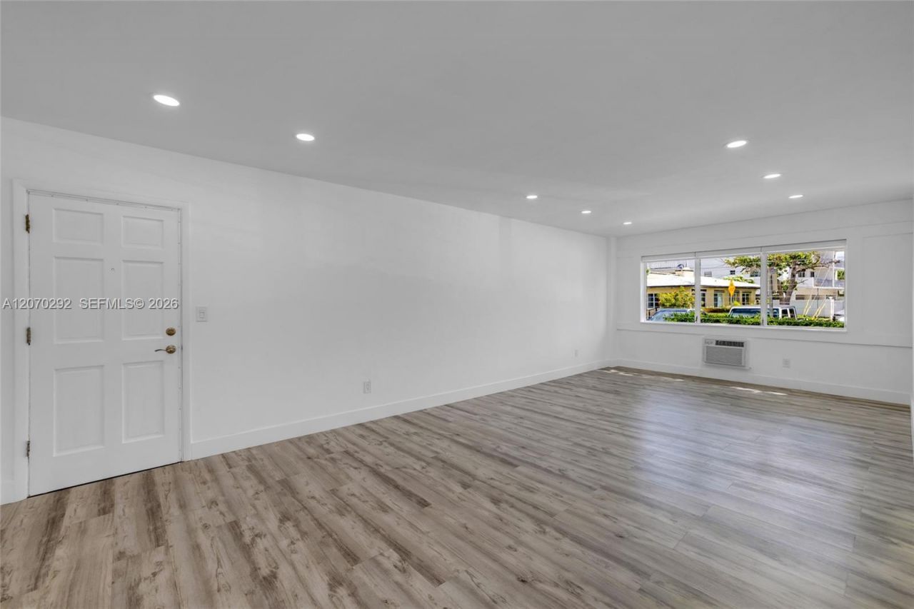 2250 Bay Dr, Unit 7, Miami Beach, FL 33141 Photo