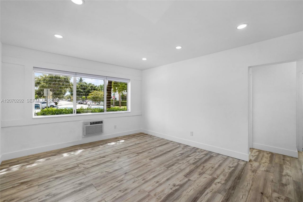 2250 Bay Dr, Unit 7, Miami Beach, FL 33141 Photo
