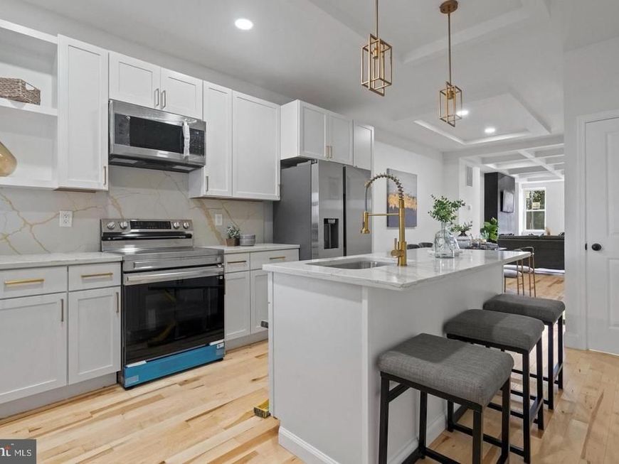1049 N Milton Avenue, Baltimore, MD 21205 Main Photo
