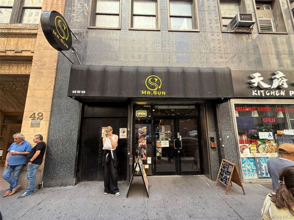 -- 48th Street , New York (Manhattan), NY 10036