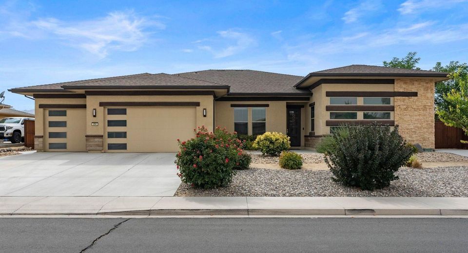 694 Raptor Way, Fernley, NV 89408 Photo