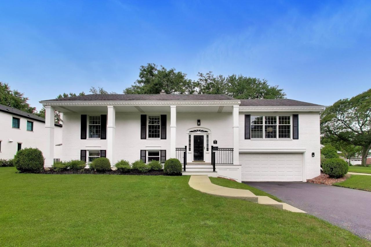 955 W Gilbert Road, Palatine, IL 60067 Main Photo