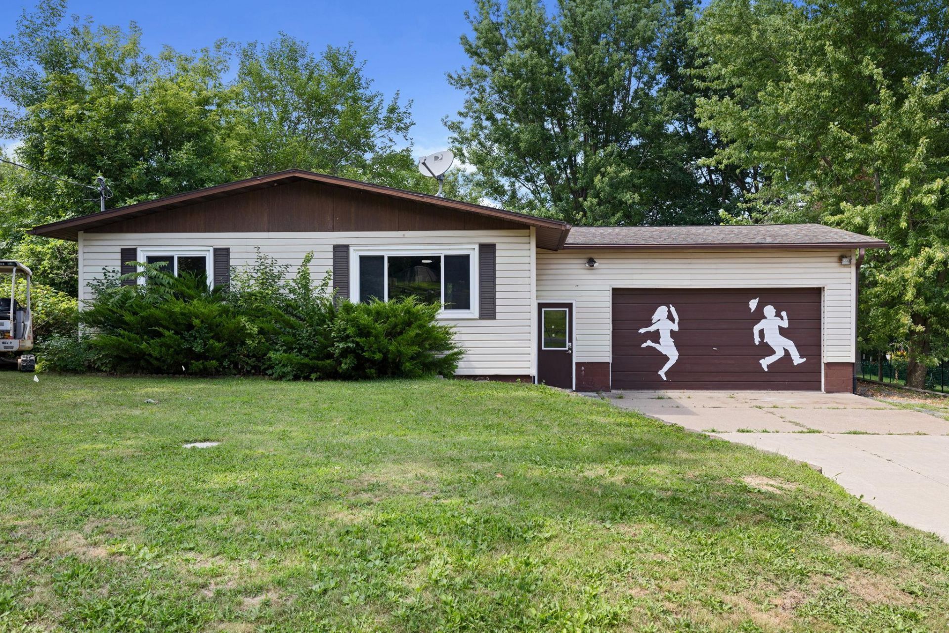460 Center Street, Dakota, MN 55925 Main Photo