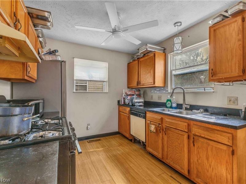 1396 E 124 Street, Cleveland, OH 44106 Photo 17